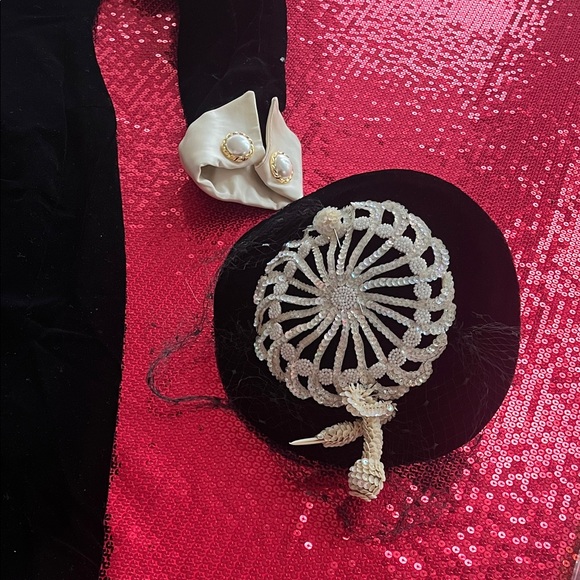 Vintage Black Hat with Cream Crochet Detail - Picture 3 of 5